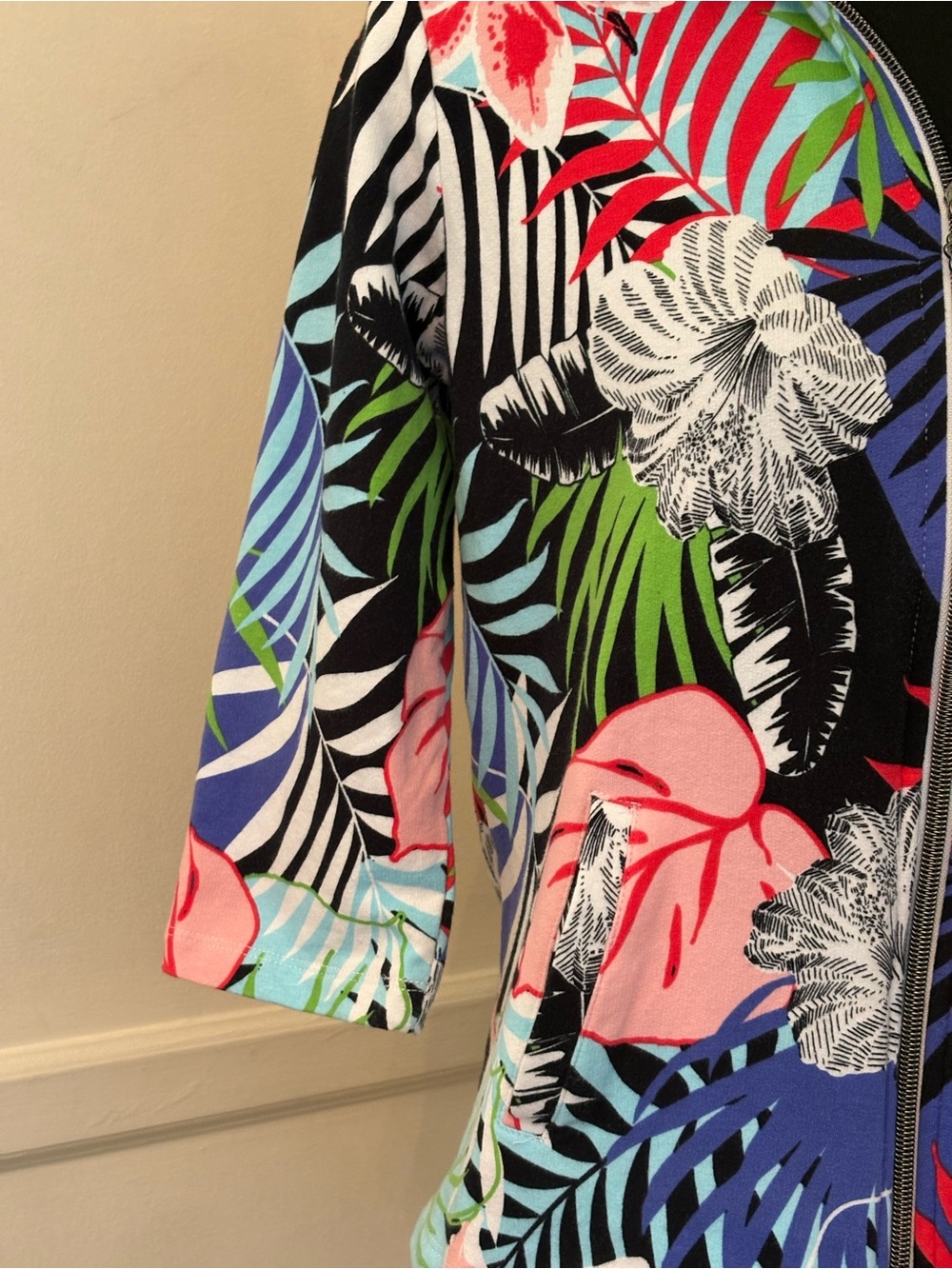 Onque Casuals Women’s Tropical Print Liteweight Zip Jacket -Sz S - Picture 3 of 10